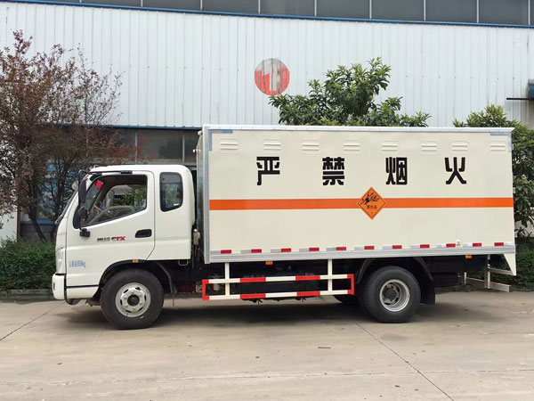 福田奧鈴排半4.7米煙花鞭炮運(yùn)輸車(chē)
