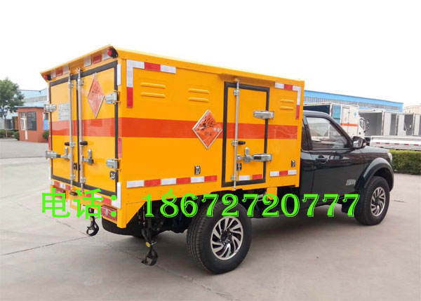 炸藥運(yùn)輸車 炸藥運(yùn)輸車